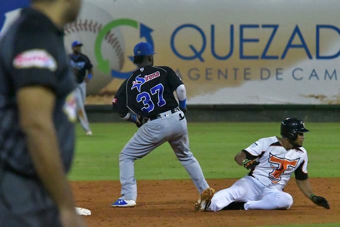 Peter O´Brien decide triunfo de los Toros sobre el Licey