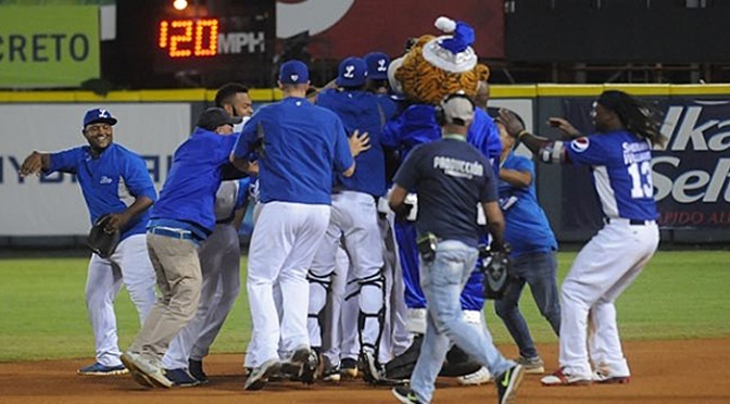 Tigres detienen racha derrotas y vencen Aguilas con gran labor de César Valdez