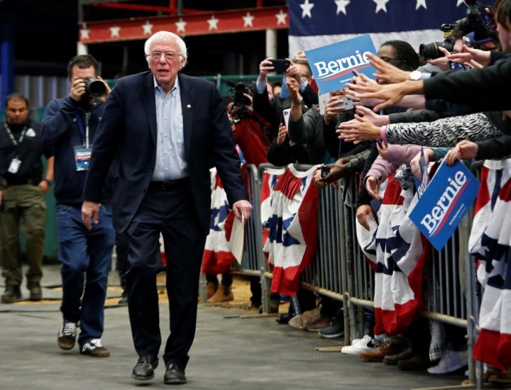 Bernie Sanders promete dar estatus legal a 1.8 millones de indocumentados en su primer día de mandato