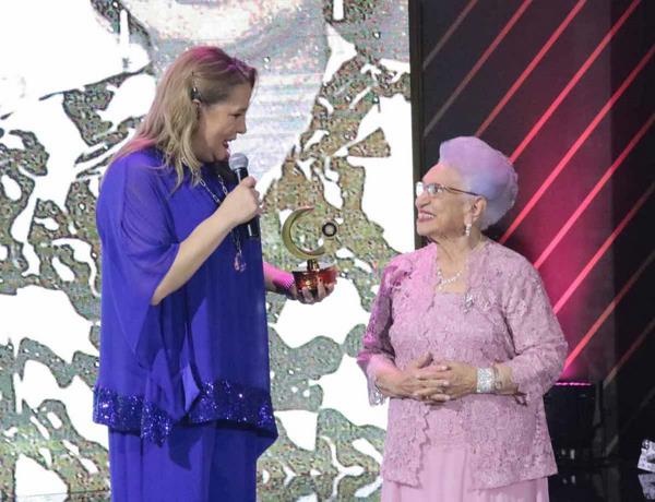  María Cristina Camilo veterana locutora recibe el principal Premio Gardo