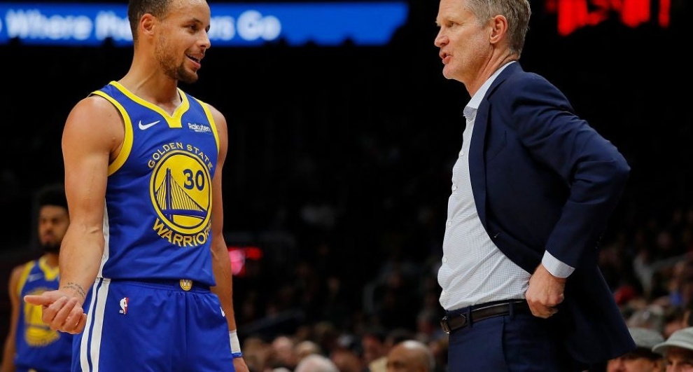 Dirigente Steve Kerr pone en duda el regreso de Curry para el primero de marzo