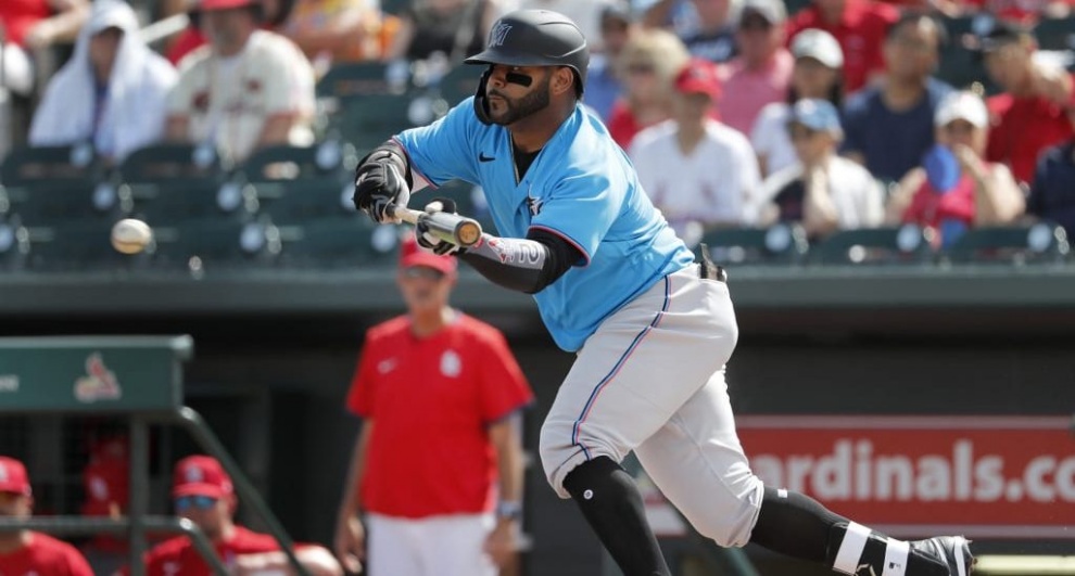 Marlins ponen a prueba a dominicano Jonathan Villar puesto a prueba en jardín central