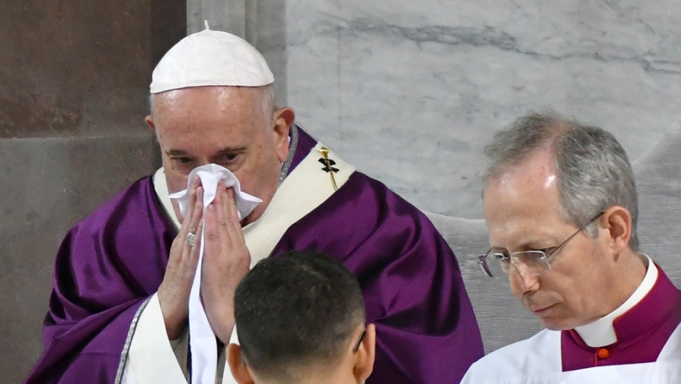 El Papa continúa resfriado y suspende de nuevo una audiencia