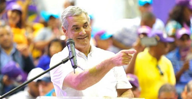 Gonzalo Castillo continua iniciativas contra coronavirus, deplora agravios de oposición política 