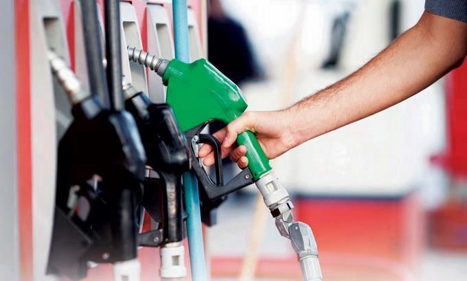 Mayo cierra con nueva alza de precios en los combustibles