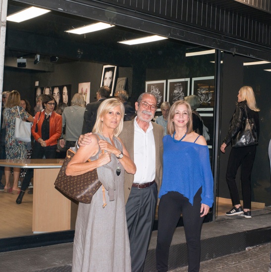 Jaime Montané, Rosa Dalet Lozano y Angelita Casals durante la exposición.