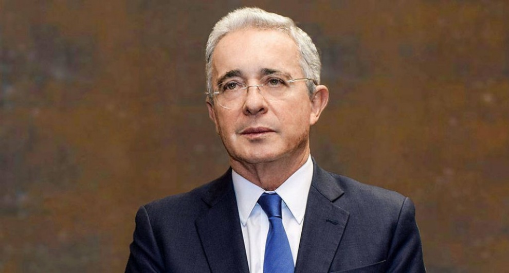 Alvaro Uribe, la poderosa figura de la política colombiana, se enfrenta a la cárcel