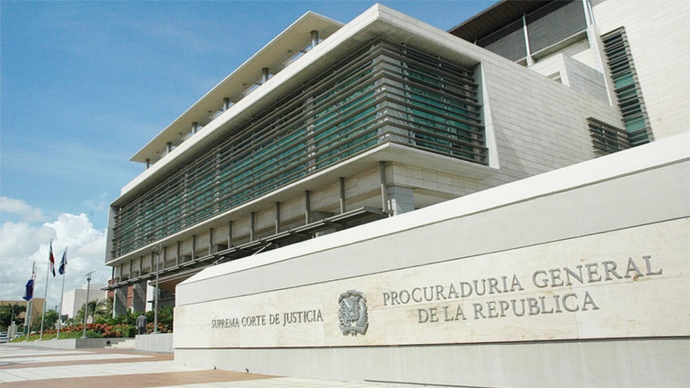 Casi 30 funcionarios que han renunciado en la PGR reciben desde hoy sus prestaciones laborales