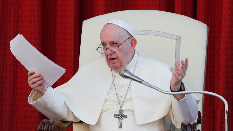 El papa Francisco afirma que los placeres de comer y sexual son