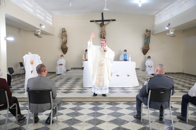 Obispo de Santo Domingo llama a los privados de libertad de La Victoria a invocar a la Virgen de Las Mercedes