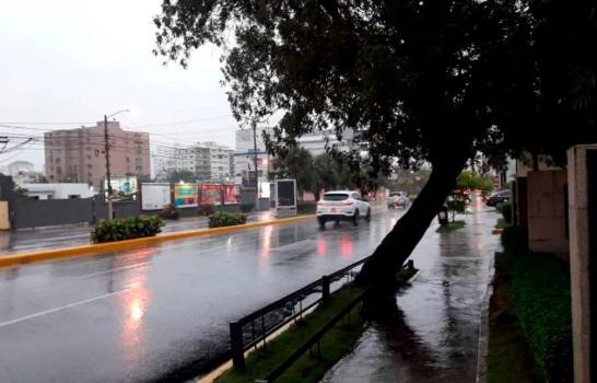 Onamet informa Onda tropical provocará aguaceros desde la mañana de este sábado