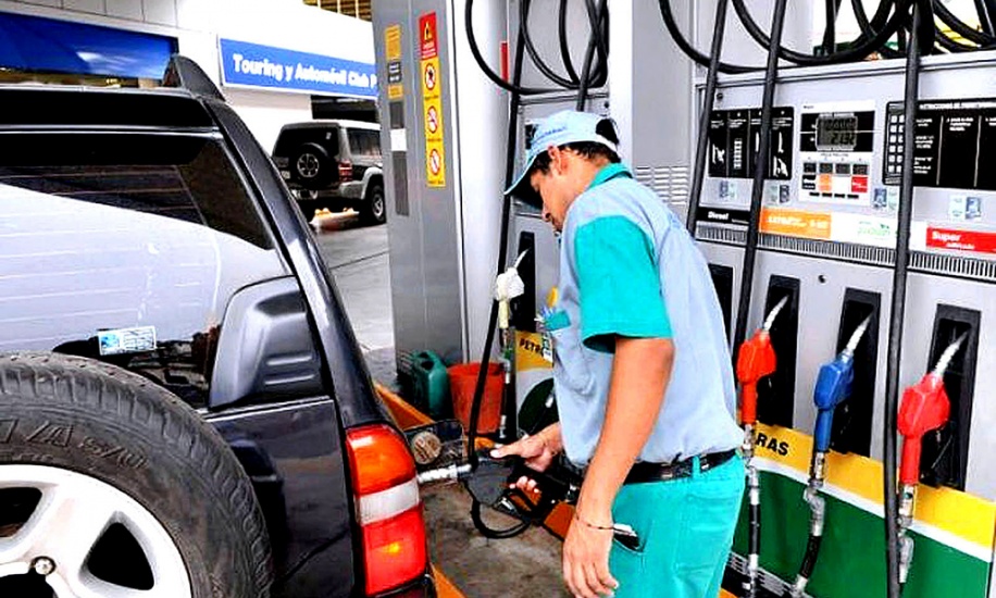 Aumentan precios de los combustibles; baja la gasolina regular