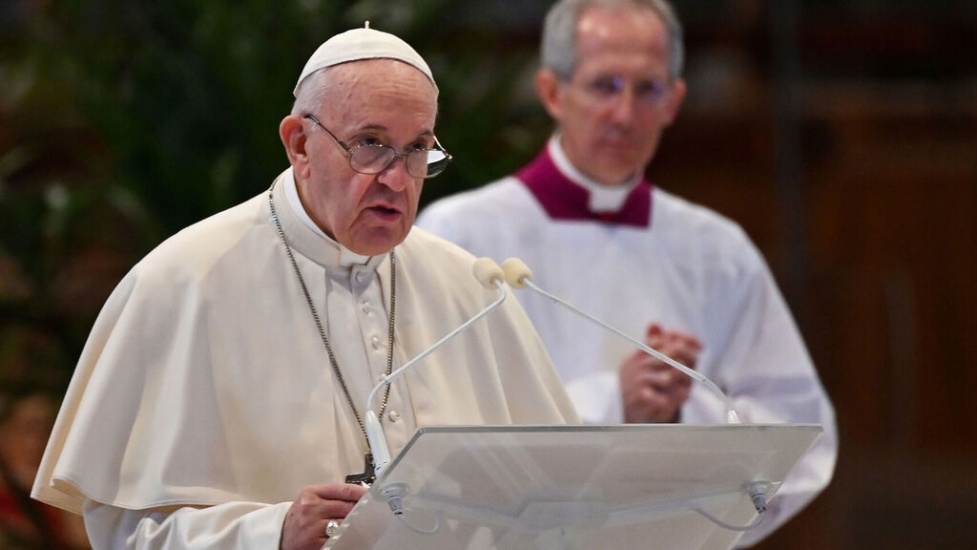 Papa Francisco confirma mujeres pueden leer en misa, pero no ser sacerdotes
