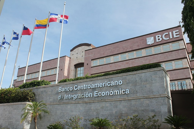 Banco Centroamericano dará US$800 millones a RD y Centroamérica para vacuna