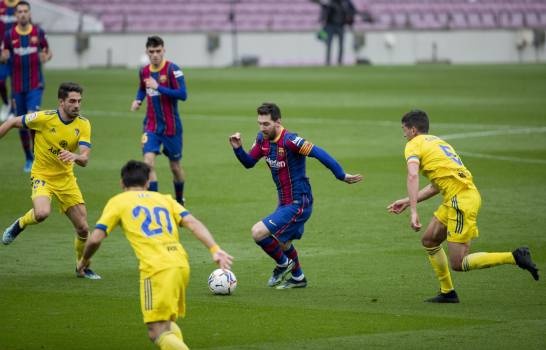 Barcelona empata con Cádiz en partido récord 506 de Messi; United y City ganan