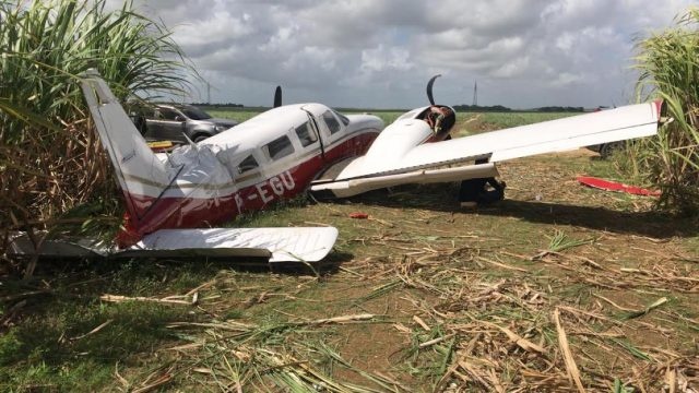Investigan aterrizaje ilegal de avioneta hallada abandonada y accidentada