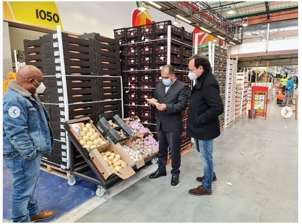 Cónsul Cesar Méndez visita Mercabarna en busca de fortalecer exportaciones de productos dominicanos