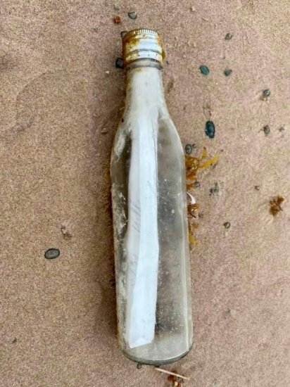 Una botella lanzada en playa Guibia, fue encontrada en Texas 14 años después