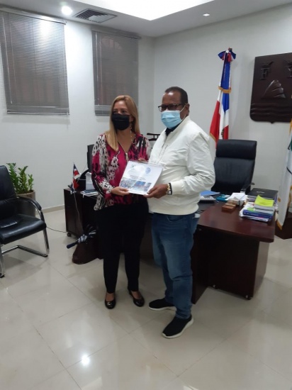 Cámara de Comercio Puerto Plata entrega a Alcaldía documentación para plan reorganización de tránsito y transporte