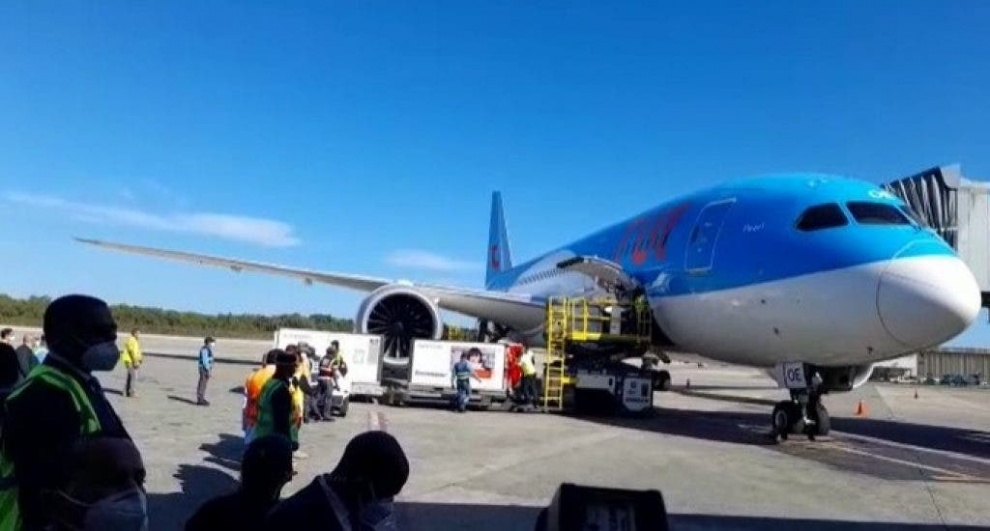 Llega al país avión con los 2 millones de vacunas chinas