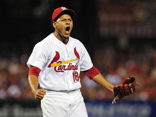 Martínez brilla en ocho entradas y los Cardenales barrieron a los Piratas