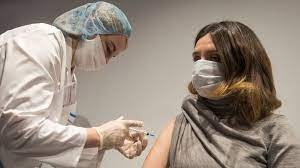 RD comienza ete lunes vacunación masiva de su población; desde febrero 4,459,200 dosis de vacunas contra el COVID-19.