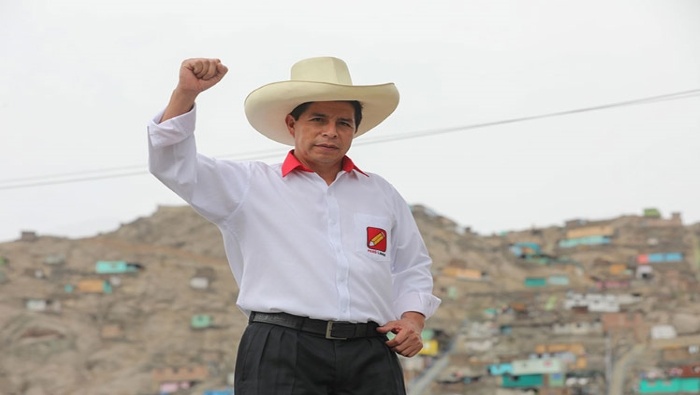 Pedro Castillo se da ganador al ampliarse su ventaja en escrutinio en Perú