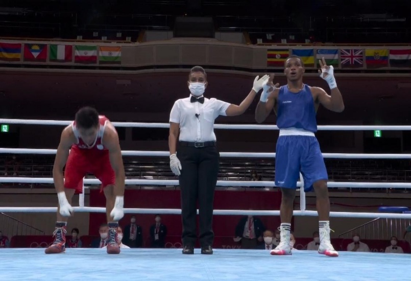 El dominicano Cedeño vence al argentino Verón y disputará medalla en boxeo. Resúmen