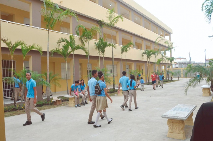 Concluye hoy año escolar atípico y cuestionado; Las clases se impartieron a distancia y de manera virtual