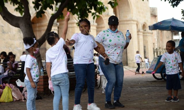 Paseos escolares adornan de nuevo el emblemático parque Colón