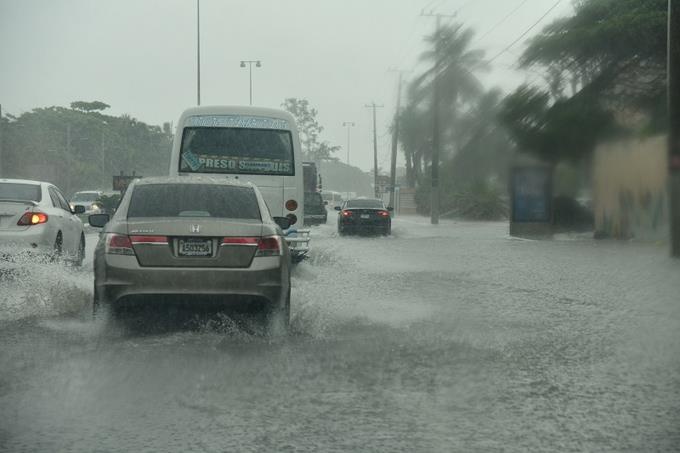 Dos ondas tropicales provocarán lluvias durante el día dice Meteorología