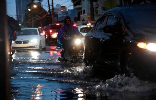 Continuarán las lluvias por una vaguada; mantienen cinco provincias en alerta