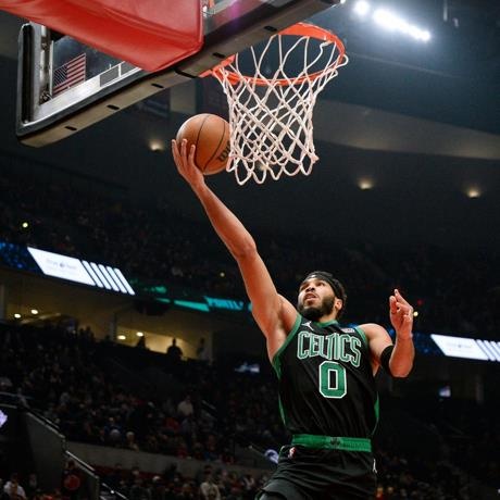 Tatum y Schroder conducen la victoria de los Celtics sobre los Blazers; Spurs sorprenden a los Warriors