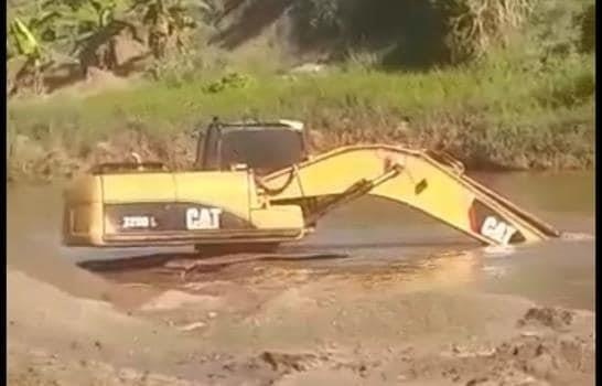 Denuncian extracción abusiva de materiales de los ríos Yaque y Camú