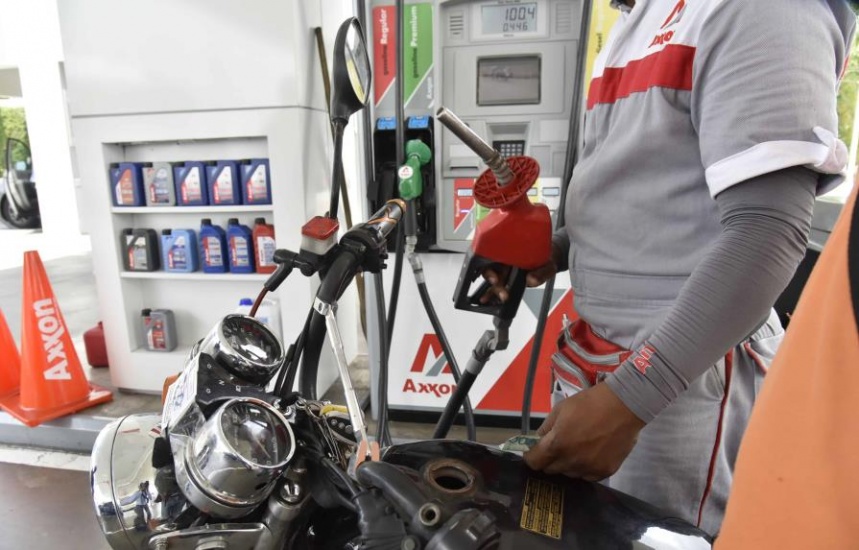Gobierno dispone alza en el precio de los combustibles de entre RD$2 y RD$5 por galón