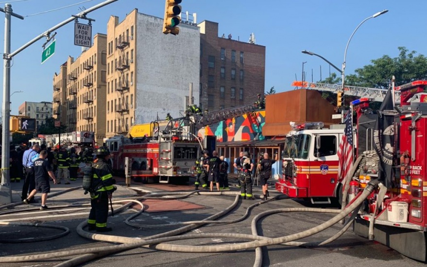 Dos dominicanos cuentan cómo sobrevivieron a incendio en edificio en el Bronx