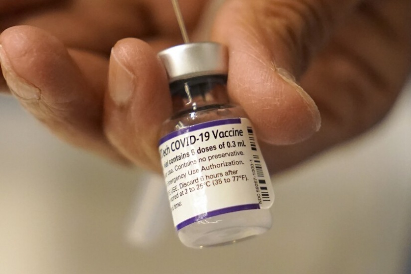  Las vacunas de refuerzo evitan en un 80 % que ómicron provoque casos graves
