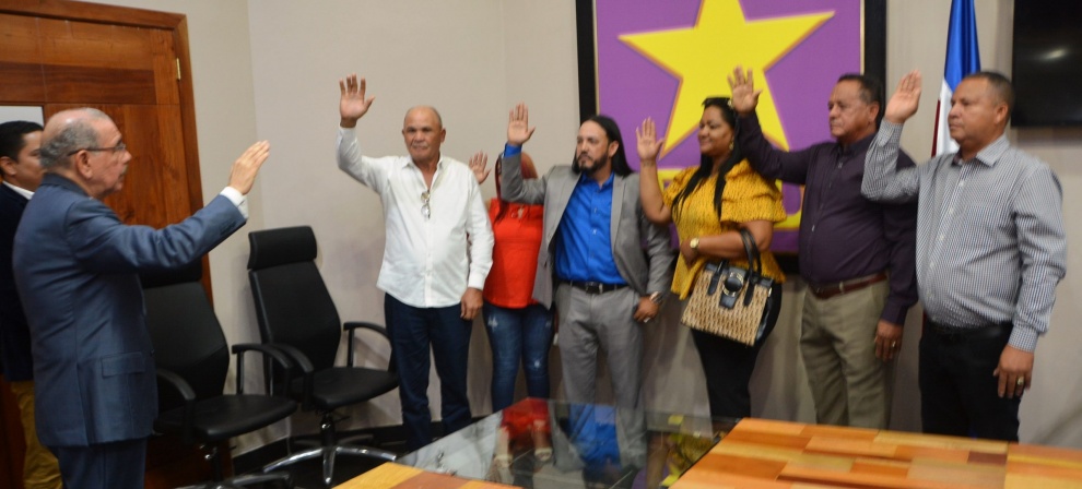 Danilo Medina juramente empresarios de la Línea Noroeste que pasan al PLD