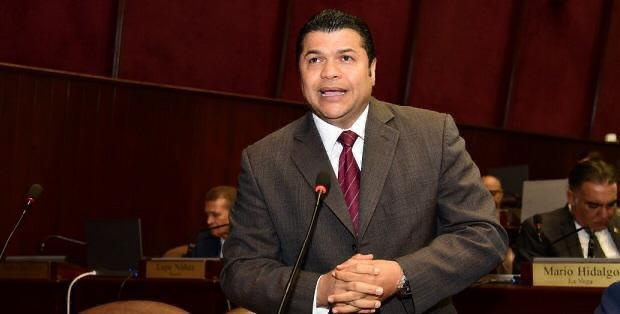 Diputado Tobías Crespo denuncia Poder Ejecutivo le plagió proyecto; Milagros Ortiz se opone a discusión 