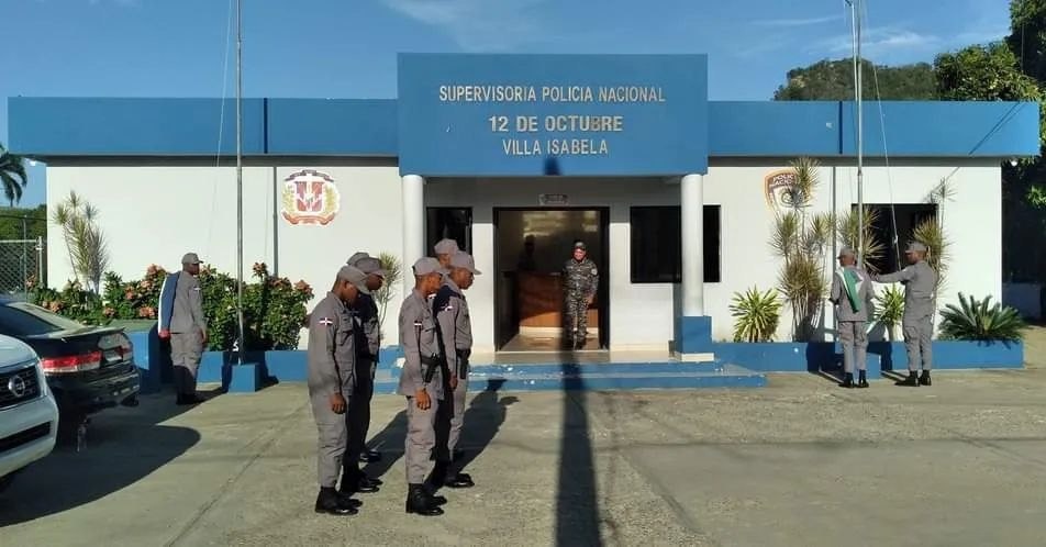 Trasladan dotación policial de Villa Isabela tras auge de acciones delictivas