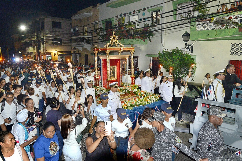 Celebran primer centenario de la coronación de la Virgen de la Altagracia