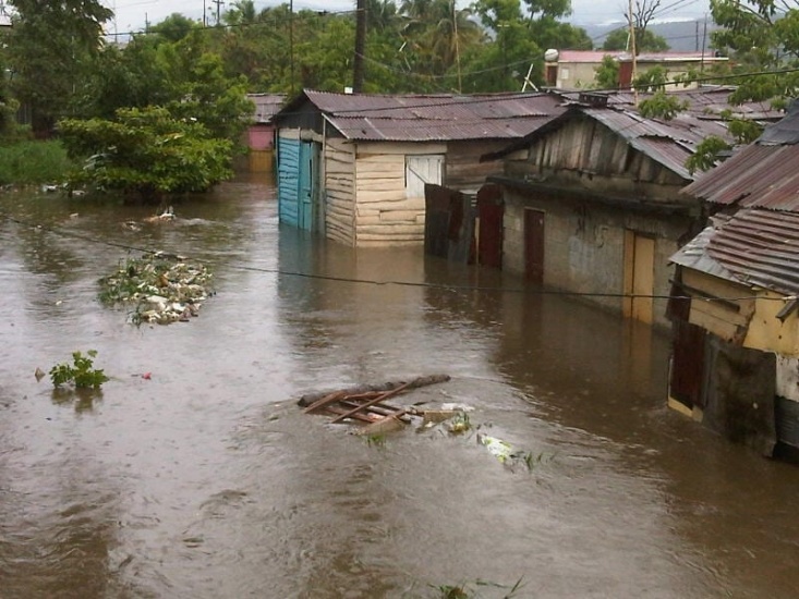 COE dice más de 300 desplazados y cuantiosos daños como resultados de las lluvias en La Vega