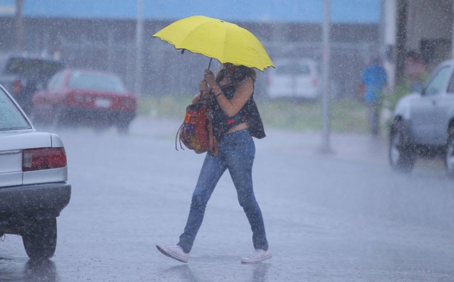 Onamet dice continuarán las lluvias este sábado debido a vaguada y remanentes de onda tropical