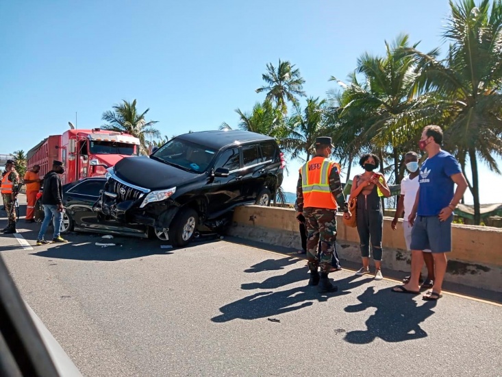Se registran dos trágicos accidentes en la autopista Las Américas; al menos un muerto