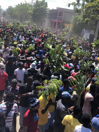 Cabo Haitiano: varios miles de personas en las calles contra Ariel Henry, un supermercado saqueado