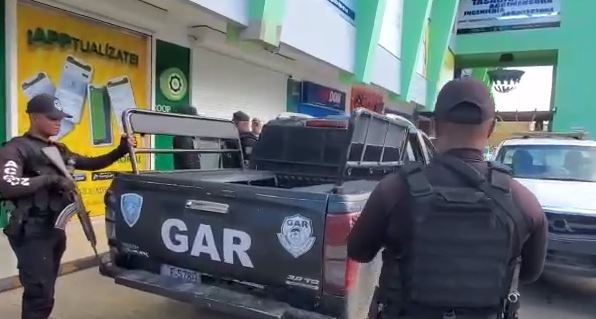 hombres fuertemente armado asaltan sucursal Cooperativa de Servicios Adepe (Coopadepe) y cargan indeterminada cantidad de dinero