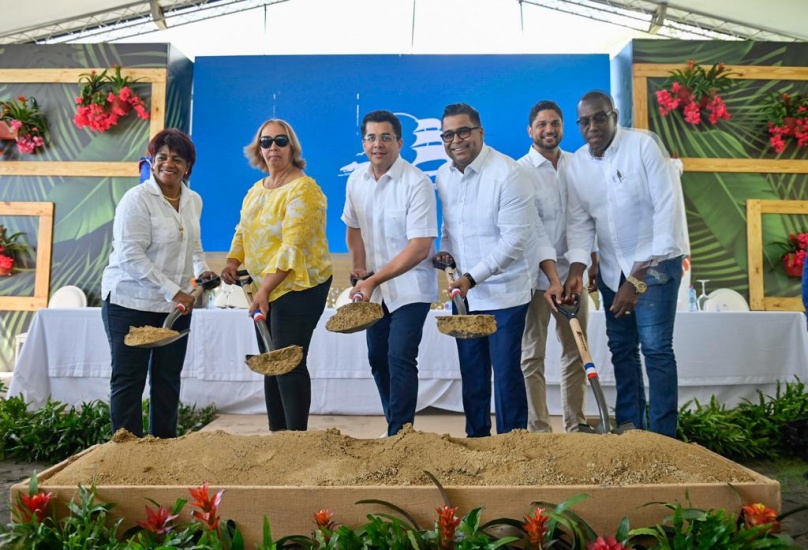 Turismo inicia mejoramiento de las infraestructuras en Playa Palenque, San Cristóbal   