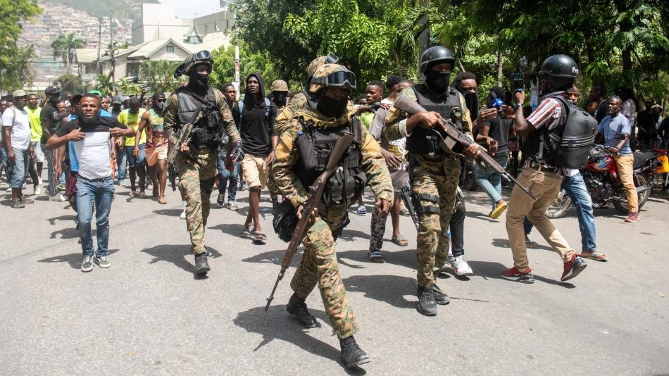 Haití espera una fuerza militar de sus aliados que no termina por llegar