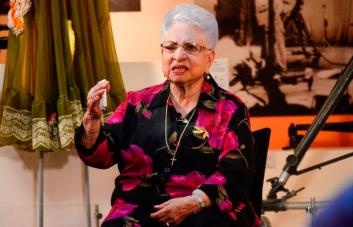Doña Maíta pionera de la radio y la televisión nacional celebró sus 105 añitos de vida floreciente