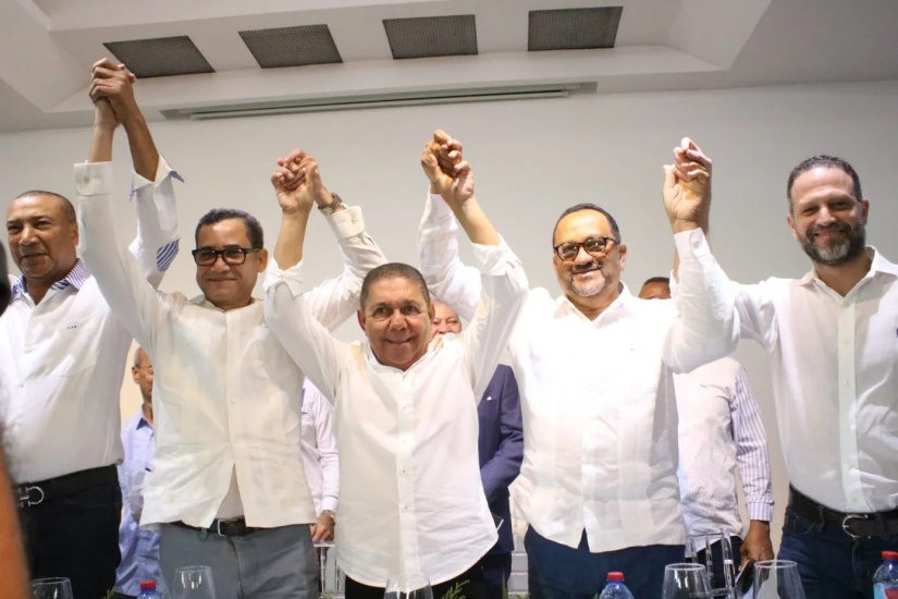 Aristy Caraballo se suma a la reeleccion de Abinader y se juramenta en el PRM